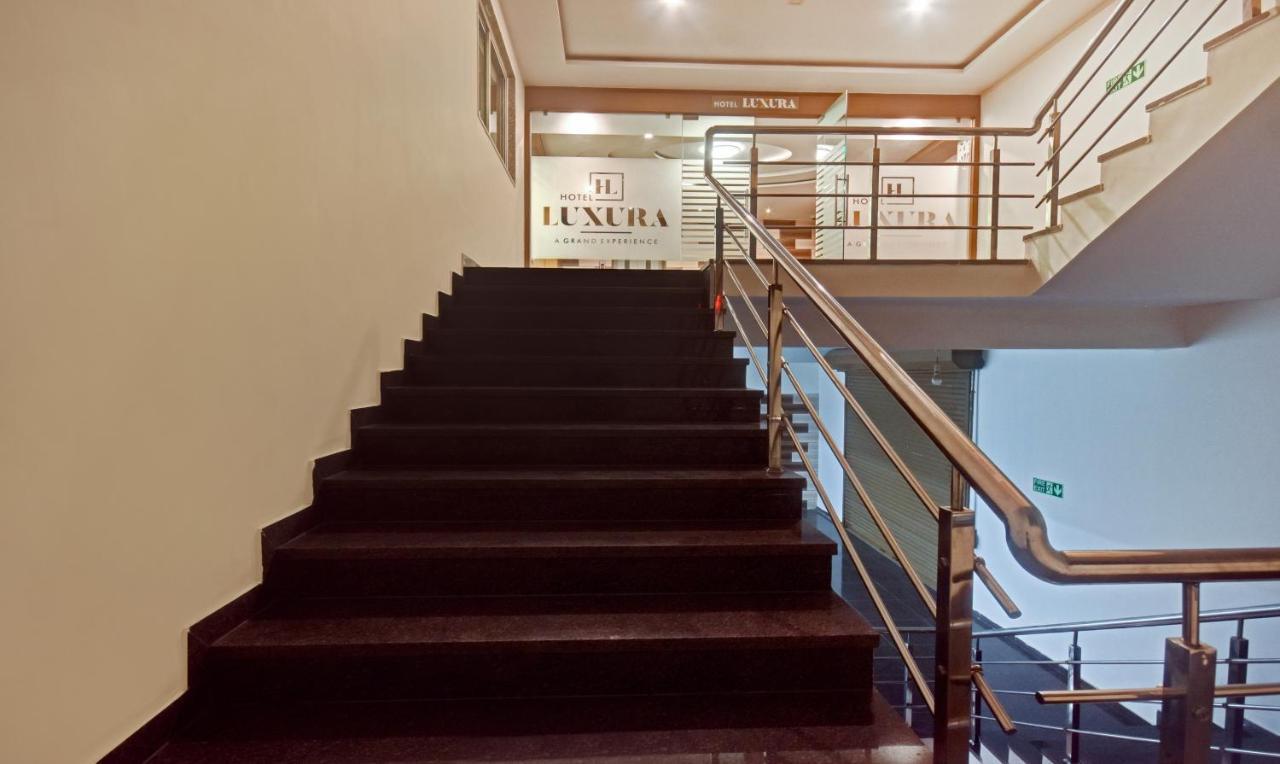 Hotel Luxura, Ahmedabad Exterior foto